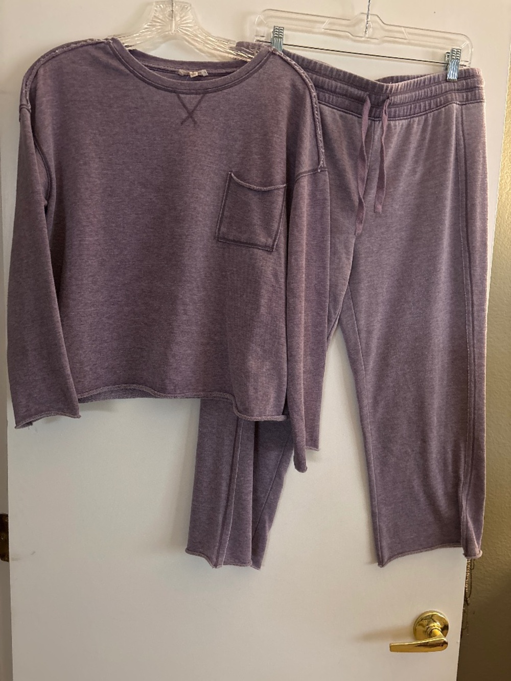 Womens Lavender Two-Piece Pajama Set - Cozy Long Sleeve Top & Cropped Pants